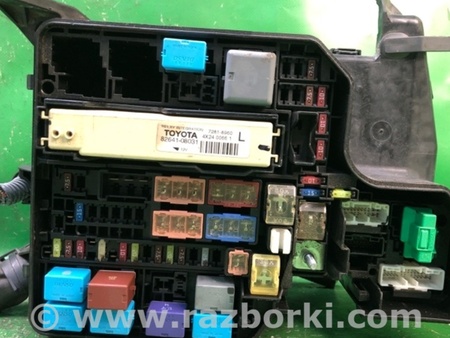 ФОТО Блок запобіжників моторний відсік для Toyota Sienna (11-16) Київ