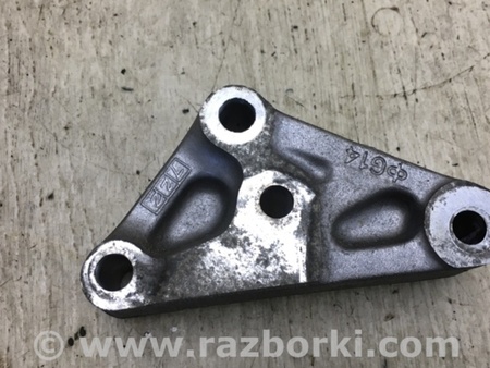 ФОТО Кронтейн генератора для Toyota Solara Київ