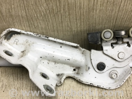 ФОТО Ролик зсувних дверей нижній для Nissan NV200 USA (2013-) Київ