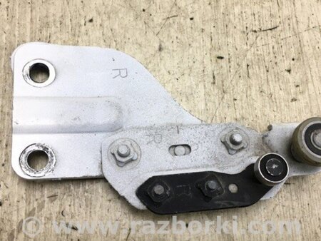 ФОТО Ролик зсувних дверей верхній для Nissan NV200 USA (2013-) Київ