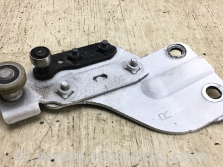 ФОТО Ролик зсувних дверей верхній для Nissan NV200 USA (2013-) Київ