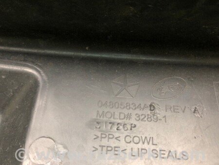 ФОТО Пластик під лобове скло / Жабо для Chrysler 300 (2004-2010) Київ