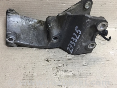 ФОТО Кронтейн генератора для Nissan Titan (04-16) Київ