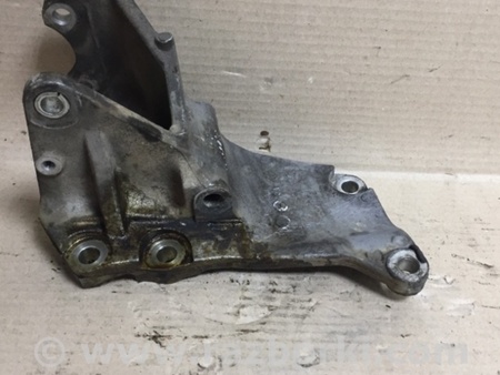 ФОТО Кронтейн генератора для Nissan Titan (04-16) Київ