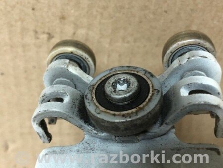 ФОТО Ролик зсувних дверей середній для Nissan Quest S (11-17) Київ