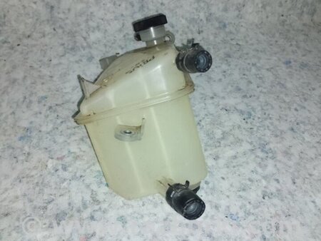 ФОТО Бачок розширювальний для Toyota Prius III XW30 (09-15) Київ