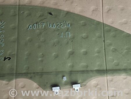 ФОТО Скло дверей для Nissan Tiida/Versa C11 Київ