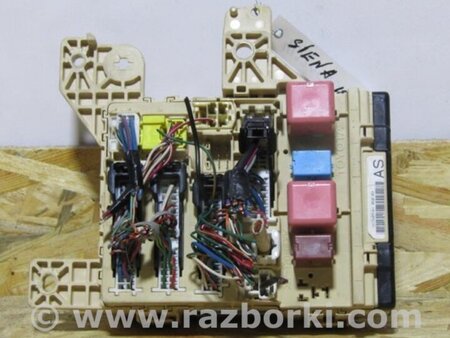 ФОТО Блок запобіжників салон для Toyota Sienna (03-10) Київ