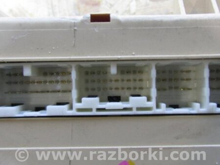 ФОТО Блок запобіжників салон для Toyota Sienna (03-10) Київ