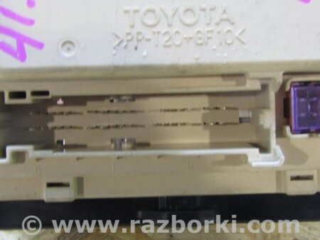 ФОТО Блок запобіжників салон для Toyota Sienna (03-10) Київ