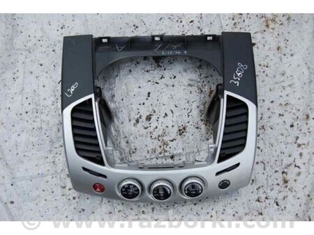 ФОТО Накладка торпедо під магнітолу для Mitsubishi L200 (06-14) Київ