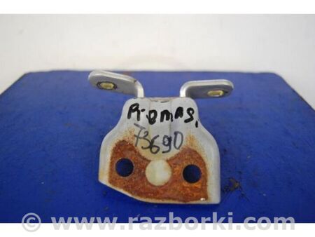 ФОТО Петля двері нижня для Mazda Premacy Київ