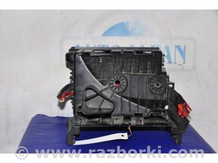 ФОТО Блок запобіжників моторний відсік для Volkswagen Jetta USA (10-17) Київ