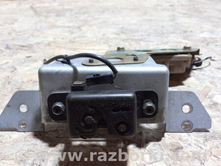 ФОТО Замок скла кришки багажника для Infiniti QX56 Київ