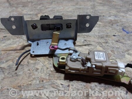 ФОТО Замок скла кришки багажника для Infiniti QX56 Київ