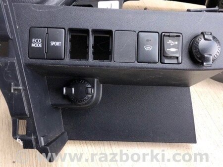 ФОТО Консоль центральна для Toyota RAV-4 IV (XA40) (12-18) Київ