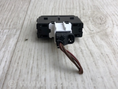 ФОТО Кнопка аварійної сигналізації для Volkswagen Passat B7 (09.2010-06.2015) Київ