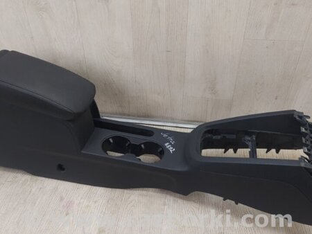 ФОТО Консоль центральна для Volkswagen Jetta USA (10-17) Київ