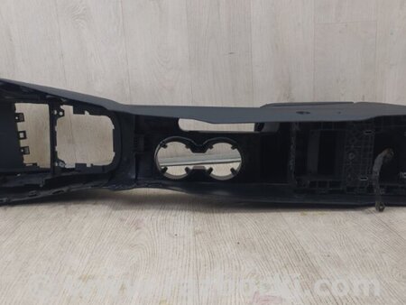 ФОТО Консоль центральна для Volkswagen Jetta USA (10-17) Київ