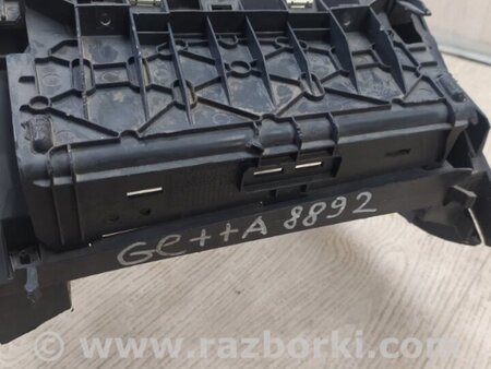 ФОТО Консоль центральна для Volkswagen Jetta USA (10-17) Київ