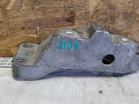 ФОТО Кронштейн крепления КПП для Volkswagen Jetta USA (10-17) Київ