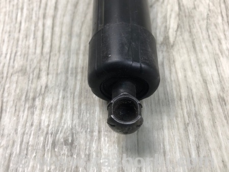 ФОТО Амортизатор кришки багажника для Porsche Cayenne II 958 E2/92A (10-14) Київ