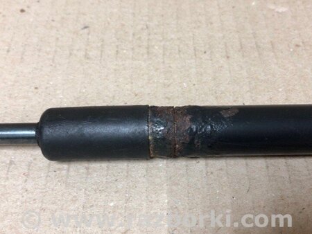 ФОТО Амортизатор капоту для Volkswagen Jetta 5 1K2, 1K5 (01.2005 - 12.2010) Київ