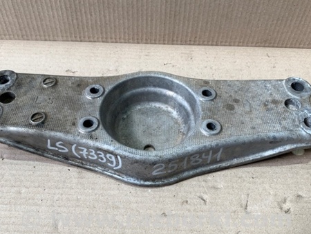 ФОТО Кронштейн крепления КПП для Lexus LS460 USF41/UVF45 (07-12) Київ