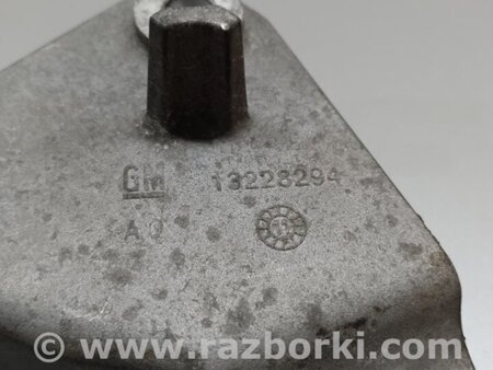 ФОТО кронштейн опори двигуна для Cadillac SRX (2009-2016) Київ