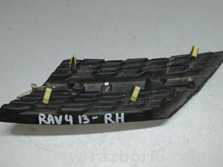 ФОТО Решітка переднього бампера для Toyota RAV-4 IV (XA40) (12-18) Київ