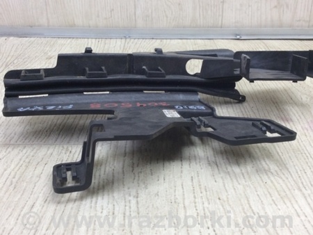 ФОТО Направляюча скла дверей для Ford Fiesta Mk6 (2008-2017) Київ