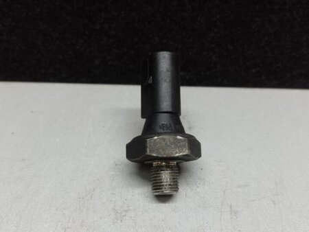 ФОТО Датчик тиску олії ДВЗ для Volkswagen Tiguan (11-17) Київ