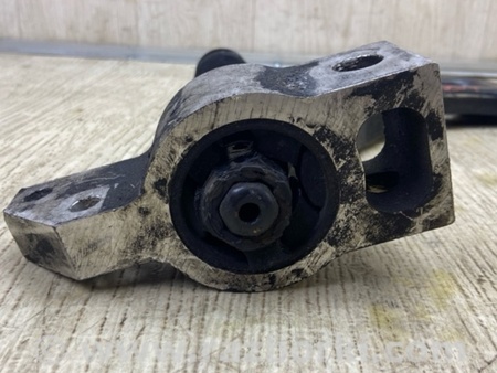 ФОТО Важіль передньої підвіски нижній для Volkswagen Tiguan (11-17) Київ