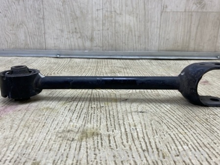 ФОТО Важіль задньої підвіски поперечний для Toyota Camry 70 XV70 (17-23) Київ