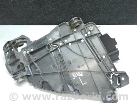 ФОТО Кронштейн кріплення фари для Volkswagen Touareg (02-07) Київ