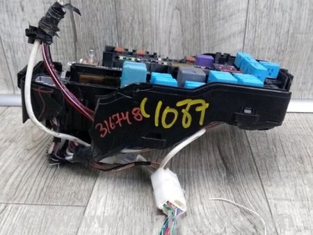 ФОТО Блок запобіжників моторний відсік для Toyota Camry 70 XV70 (17-23) Київ