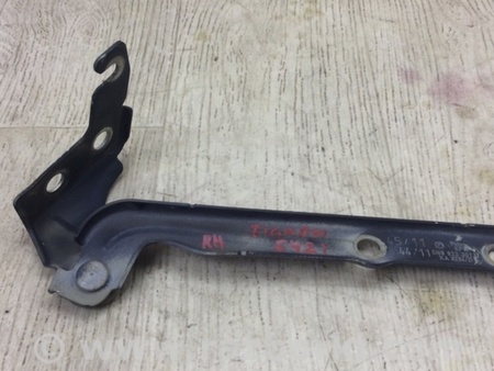 ФОТО Петля капоту для Volkswagen Tiguan (11-17) Київ