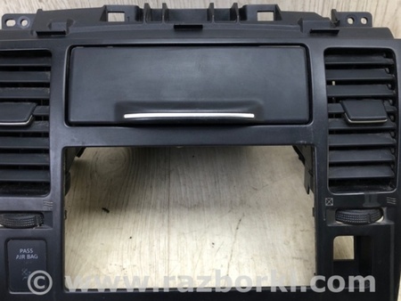 ФОТО Накладка торпедо-центр. для Nissan Tiida/Versa C11 Київ