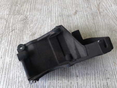 ФОТО Кронштейн Насоса гідропідсилювача керма для Mitsubishi Carisma Київ