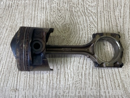 ФОТО Шатун для Mitsubishi Carisma Київ