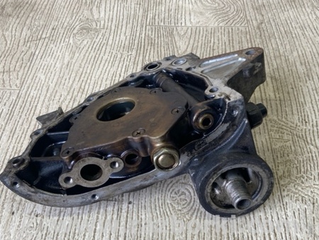 ФОТО Масляний насос для Mitsubishi Carisma Київ