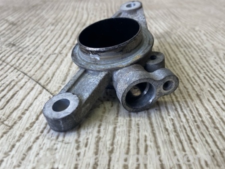 ФОТО Кронштейн для Mitsubishi Carisma Київ