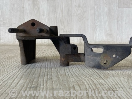 ФОТО Кронштейн двигуна для Mitsubishi Carisma Київ