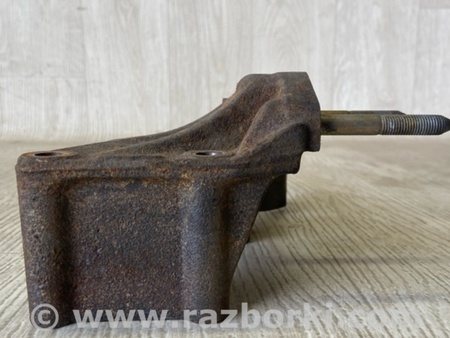 ФОТО Кронштейн двигуна для Mitsubishi Carisma Київ