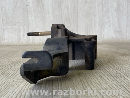 ФОТО Кронштейн двигуна для Mitsubishi Carisma Київ