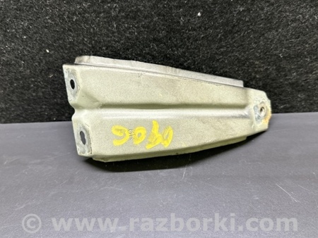 ФОТО Кронштейн крила для Lexus LS460 USF41/UVF45 (07-12) Київ