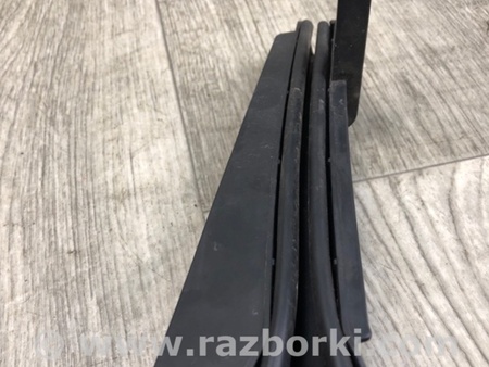 ФОТО Направляюча скла дверей для Jeep Cherokee KL (2013-2023) Київ