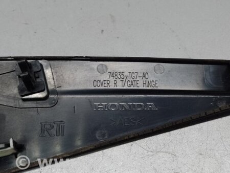 ФОТО Накладка петлі кришки багажника для Honda Pilot 3 MR-V YF5/6 (15-22) Київ