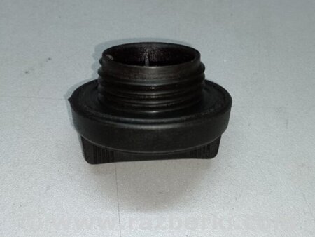 ФОТО Кришка олійно-заливної горловини для Toyota Matrix Київ