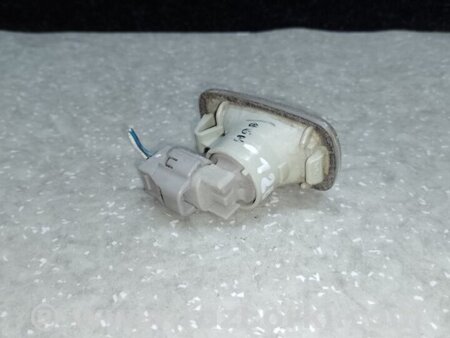 ФОТО Повторювач повороту у крило для Toyota Land Cruiser Prado J120 (02-09) Київ